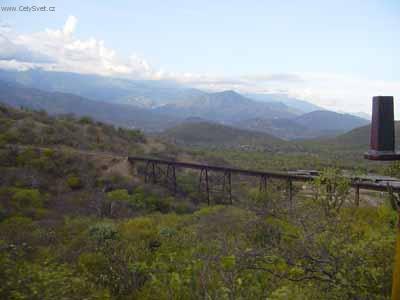 Foto: Guatemala-Oblouk p�ed El Rancho