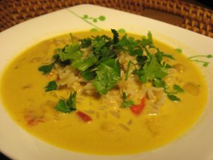 Recept online: Ku�ec� pol�vka s cizrnou: Vydatn� kr�mov� pol�vka z v�varu, s cizrnou, ku�ec�m masem a zeleninou